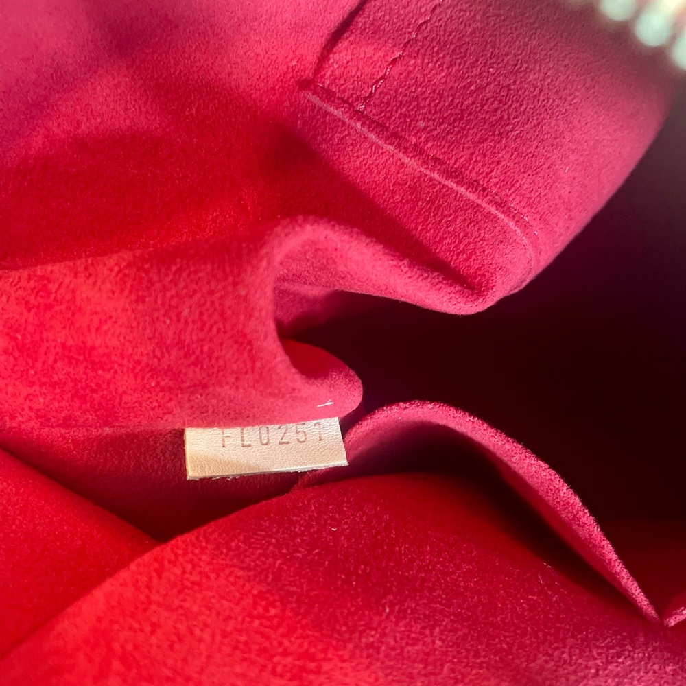 Louis Vuitton - Picture 5 of 5